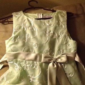 Girl's dress